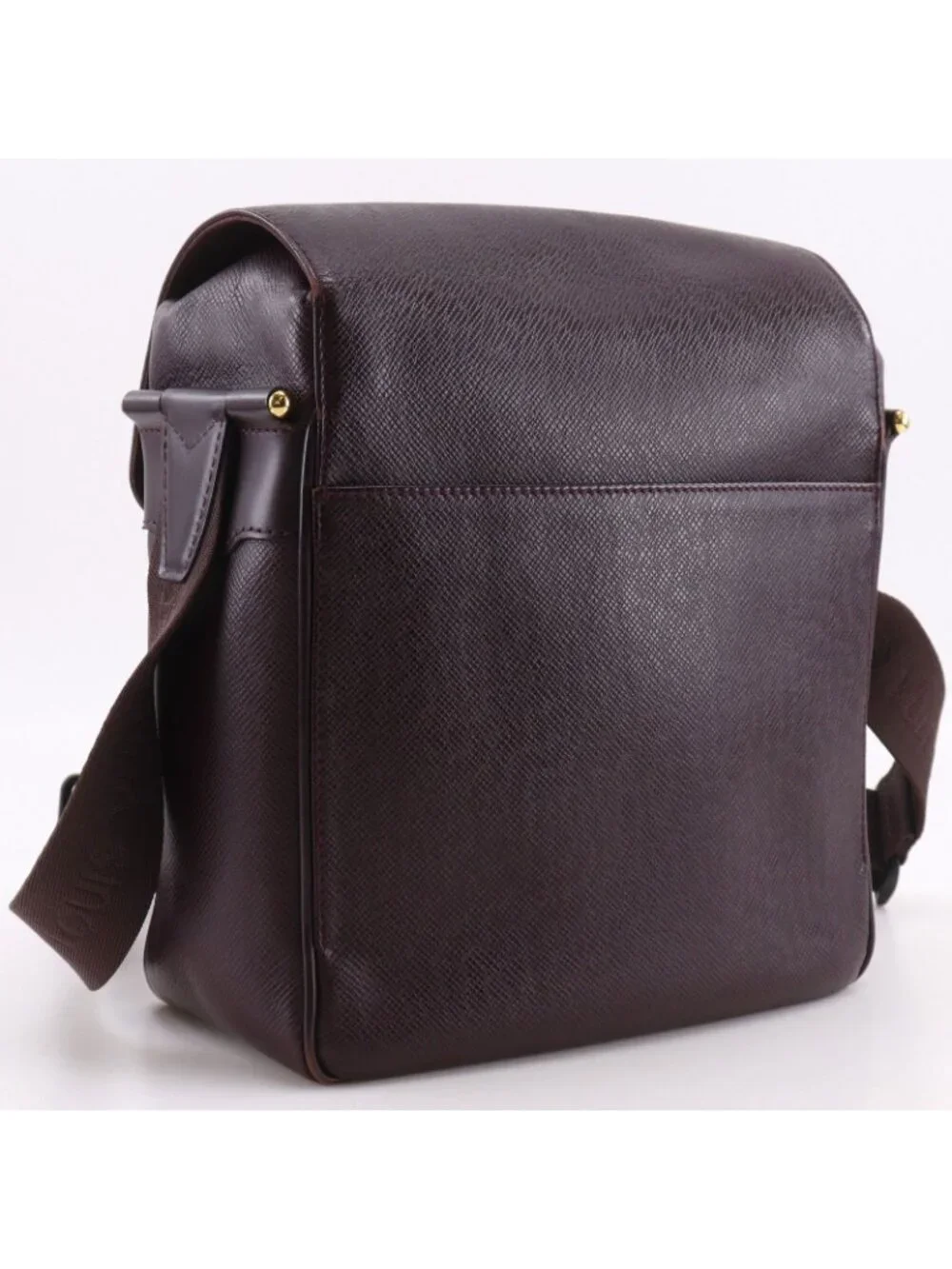 Louis Vuitton Yaranga Taiga Acajou Wine Red Shoulder Bag